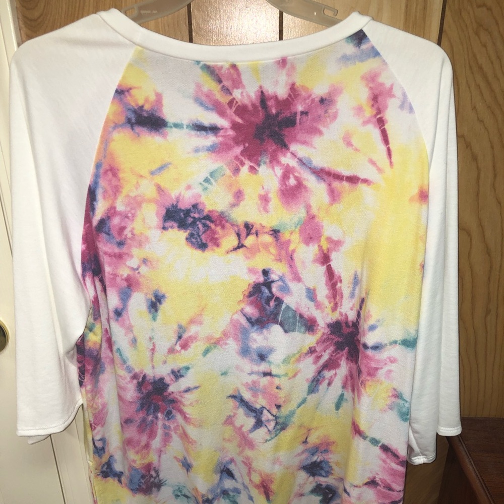 Tie dyed 3/4 length boutique shirt. Size 3X